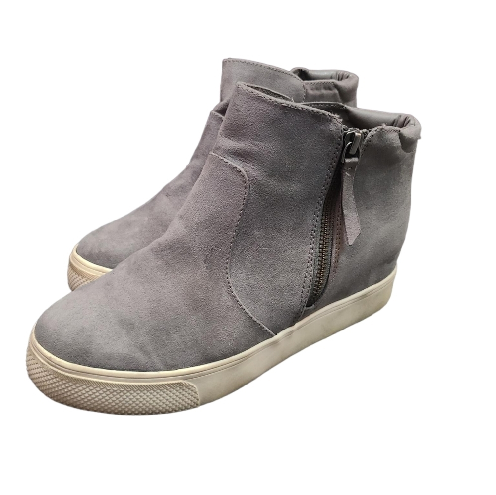 UNIVERSAL THREAD gray wedge botties 7 1/2